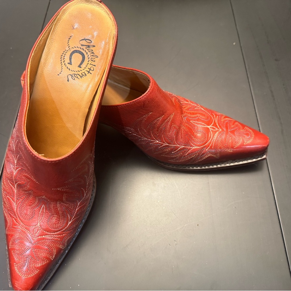 Charlie 1 Horse Red Embroidered Pointed-Toe Western Mule